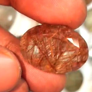 ควอตซ์รูไทล์สีดำทองธรรมชาติ 82 ชิ้น ขนาด 15 มม. ถึง 40 มม. รูปไข่เหลี่ยมเพชรพลอย น้ำหนักรวม 1102 กะรัต ขายส่งจาก Iroc ราคา 328 ดอลลาร์สหรัฐ สำหรับทั้งหมด - Product Image 3