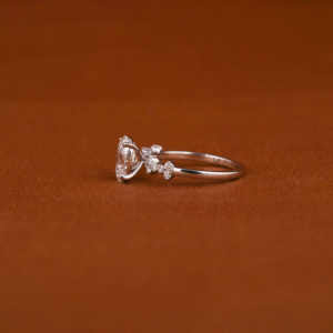 Bague en diamant de laboratoire en or massif 14KT Style classique Taille ovale Engagement avec certificat IGI Son cadeau - Product Image 3