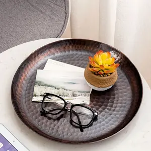 Bandeja de Metal Hecha a Mano de Tendencia para Diseñadores de Interiores, Bandeja de Metal Hecha a Mano para Decoración de Sala de Estar por Zahid Export en Mayorista - Product Image 2