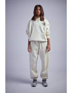 Conjunto de Sudadera Corta y Pantalones Deportivos para Mujer de Alta Calidad, con Estampado Personalizado, para Invierno, de Fabricantes de Ropa - Product Image 3