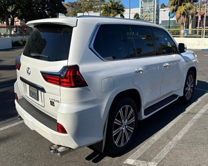 Lexus LX 570 d'occasion 2017 avec faible kilométrage - Prêt à être expédié - Product Image 3