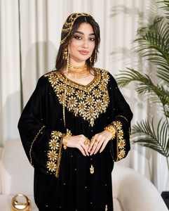 Robe Abaya Modeste Droite en Satin Uni, Broderie Panchulapa de Dubaï, Perles et Couleurs Contrastées, Écologique, pour Soirées et Cérémonies - Product Image 1