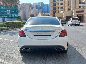 Sedán de Lujo Usado 2022-2023, Volante a la Izquierda, Tracción Delantera, Asientos de Cuero, Control de Crucero, Techo Panorámico, Visión Trasera 360° - Product Image 5