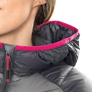 Chaqueta acolchada con aislamiento para mujer que proporciona una calidez superior y protección contra la intemperie, ideal para deportes de invierno - Product Image 3