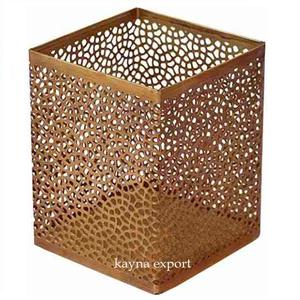 Porte-bougie décoratif noir et or pour accessoires de table Porte-bougie Design unique de découpe carrée Porte-bougie en métal - Product Image 3