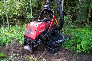 Tête de récolteuse forestière VALMET d'occasion pour pelle de 8 à 15 tonnes, pour opérations de débardage, abattage d'arbres, dégommage et manutention du bois - Product Image 2