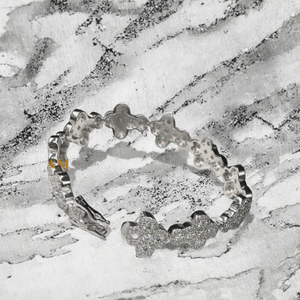 Bracelet en argent 925 avec diamant moissanite, design artistique en argent avec une brillance de pierre radiante créant un charme sophistiqué - Product Image 2