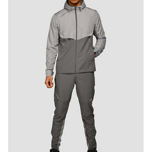 Conjunto Deportivo de Dos Piezas con Chaqueta Cortavientos y Pantalones Deportivos para Hombre, con Logotipo Personalizado Estampado, Estilo Urbano, de Poliéster/Nailon, para Otoño - Product Image 1