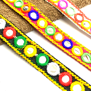 Ruban de dentelle indien multi-ethnique brodé de miroirs et de paillettes, motif 25MM, en coton/paillettes, doux, pour chaussures, vente en gros - Product Image 1