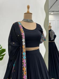 ชุดแต่งงานที่สวยงาม lehenga choli กับด้ายและลำดับการทำงาน - Product Image 2