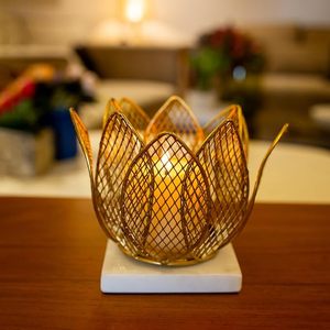 Soporte de luz de té de hierro con acabado de bronce antiguo adecuado para balcones, patios o rincones acogedores en venta - Product Image 5