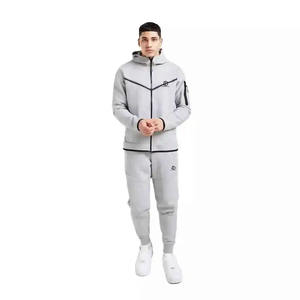 Survêtements de jogging en polaire technique pour hommes, survêtement personnalisé en polaire chaud pour l'hiver, coupe ajustée - Product Image 1
