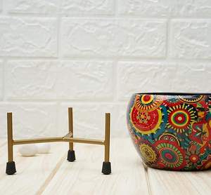 Maceta de hierro con estampado de flores azules de alta calidad para decoración de hoteles y restaurantes disponible para la venta desde India - Product Image 2