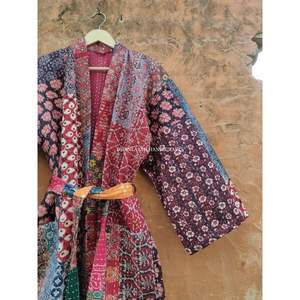 Venta al por mayor de Albornoz de algodón indio hecho a mano Maxi vestido Kimono estilo Ajrakh estampado parche trabajo diseño de talla grande Kantha ropa de dormir - Product Image 4