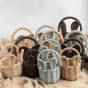 Adorno de campana navideña de ratán natural de tono suave con detalles de algodón blanco para árboles elegantes y temáticos de la naturaleza - Product Image 3