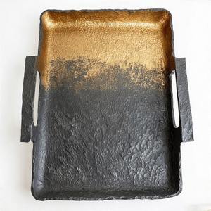 ถาดอลูมิเนียมทำมือทรงสี่เหลี่ยมผืนผ้าหรูหราพร้อมด้ามจับที่เพรียวบางรูปทรงร่วมสมัยเหมาะสำหรับการตกแต่งห้องรับประทานอาหารและมีความซับซ้อน - Product Image 2