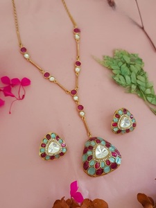 Conjunto de Collar y Aretes de Diseño Elegante y Calidad Premium con Baño de Oro y Piedras de Imitación, Colección para Bodas para Mujer - Product Image 2