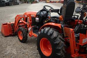 Tractor KUBOTA B2601HSD usado - Product Image 2