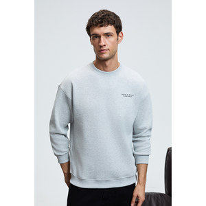 Sudadera GRIMELANGE Bryan para Hombre, Tejido Ultra Suave de 3 Hilos, Corte Holgado, Cuello Redondo, Estampada - Product Image 1