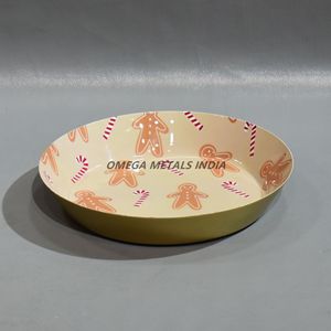 Plateau décoratif crème moderne avec design amusant en pain d'épice idéal pour servir des friandises et ajouter de la joie à votre table de vacances - Product Image 4