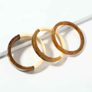 กำไลเรซิ่นคุณภาพหรูหราสำหรับการปรับแต่งแบรนด์และขายส่งในราคาที่เหมาะสม - Product Image 6