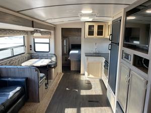 Winnebago M-i-n-n-i-e P-l-u-s 26R-B-S-S Usado del 2019 - Product Image 5