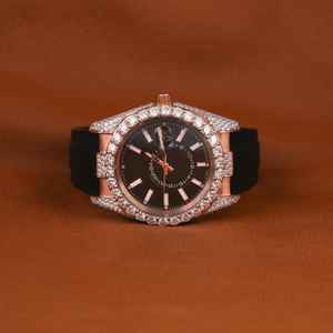 Montre en diamant moissanite taille ronde, demi-sertie de diamants, avec bracelet noir, montre pour homme avec caractéristiques romaines, montre en diamant - Product Image 2