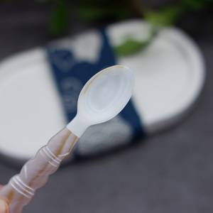 Saborea cada momento: la cuchara de perlas hecha a mano diseñada para una mesa elegante - Product Image 4