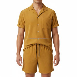 ชุดเซ็ตผู้ชายแบบ OEM ผ้าริบสีเหลืองมัสตาร์ด เสื้อแขนสั้นเนื้อผ้ามีลายและกางเกงขาสั้น ชุดลำลอง 2 ชิ้น - Product Image 3