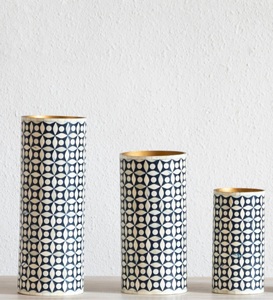 Maceta de Hierro de Alta Calidad con Incrustaciones de Flores, Florero de Resina con Incrustaciones de Hueso, Diseño Floral Elegante - Product Image 4