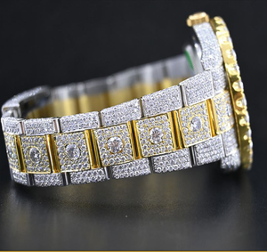 นาฬิกาโมอิสซาไนต์ขายดีอันดับต้นๆ พร้อมเพชรระดับความใส VVS ประดับเต็มเรือน สามารถใส่โลโก้ได้ตามต้องการ ในราคาขายส่ง - Product Image 2