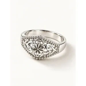 Bague signet en acier inoxydable plaqué or, style vintage tendance - Product Image 1