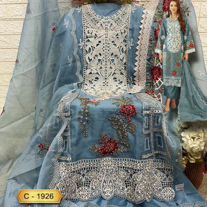 Ensemble Shalwar Kameez Qunoot pour l'hiver, mode indienne/pakistanaise, avec dupatta brodée en organza fait main et bas en Santoon, tenue formelle. - Product Image 1