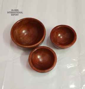 Cuenco de madera rústico y moderno hecho a mano con acabado natural para cenas familiares y catering de fiestas - Product Image 1