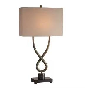 Lampe de table artistique de luxe en métal pour la décoration de la maison Lampe de chevet moderne Accent de table en fer élégant pour intérieurs - Product Image 6