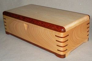 Boîte-cadeau traditionnelle en bois faite à la main et boîte de rangement de bijoux avec tiroirs pour la décoration de Noël - Product Image 5