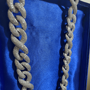 Cadena de Plata de Ley 925 con Baño de Oro Blanco y Moissanita D VVS de Alta Calidad, Estilo Cubano de 20 mm, Personalizada - Product Image 3