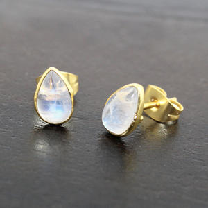 ต่างหูเม็ดเดี่ยวชุบทอง6มม. 24K รูปพระจันทร์สีรุ้งสีขาวธรรมชาติไม่เหมือนใครสำหรับเด็กผู้หญิงขายส่ง - Product Image 5