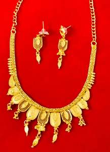 24K chapado en oro Dubai joyería de moda collar conjunto pendientes brazaletes peines broches Material de cobre para EE. UU. - Product Image 3