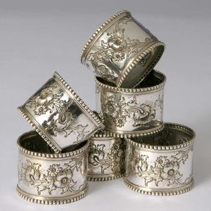 Rond de serviette en métal massif fabriqué à la main avec des détails artistiques pour les événements familiaux, les fonctions de mariage et les cérémonies de grande classe - Product Image 6
