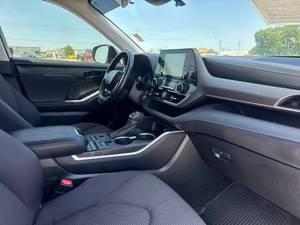 Voiture d'occasion fiable Toyota Highlander LE 2022 - Product Image 5