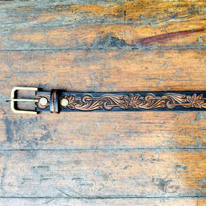 เข็มขัดหนังวัวแท้สไตล์ตะวันตกแบบคลาสสิค ลายดอกไม้  งานแฮนด์เมดจากอาร์เจนตินา เหมาะสำหรับคาวบอย  ใส่ลำลอง  ปรับแต่งได้  เหมาะสำหรับเป็นของขวัญ - Product Image 3