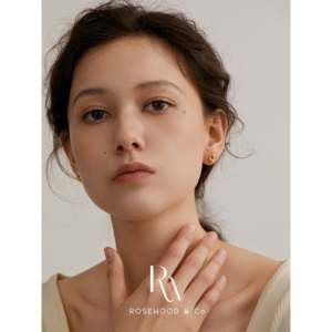 Orecchini a Perno Trendy con Nodo Religioso in Rame Placcato Oro e Lega, Cerchio Geometrico con Diamante e Perla come Pietra Principale - Product Image 4