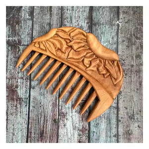 Peine de madera de acacia hecho a mano con el mejor diseño hecho a mano para niños y niñas, peine de madera para el cabello, peines de uso para el cuidado personal disponibles aquí - Product Image 2