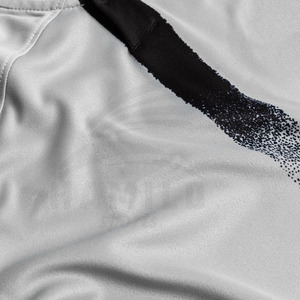 เสื้อฟุตบอลคุณภาพสูงสั่งทำพิเศษ แขนสั้นสำหรับฤดูร้อน ผ้าโพลีเอสเตอร์ 100% แห้งเร็ว คอวี ดีไซน์ล่าสุด ขายส่ง - Product Image 6