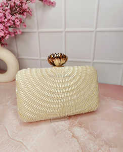 Pochette de broderie Patola en soie faite à la main pour les femmes cadeaux de mariage embrayages de soirée à un prix abordable par LUXURY CRAFTS - Product Image 5