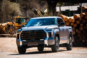 รถยนต์โตโยต้า ทันดรา ปี 2022 ระบบขับเคลื่อน 4 ล้อ (4x4) มือสอง เบาะหนัง ระบบควบคุมความเร็วอัตโนมัติ ระบบควบคุมความเร็วอัตโนมัติแบบแปรผัน (ACC) เกียร์อัตโนมัติ กล้องมองหลัง 360 องศา 5 ที่นั่ง ไฟ LED หน้าจอสัมผัส - Product Image 5