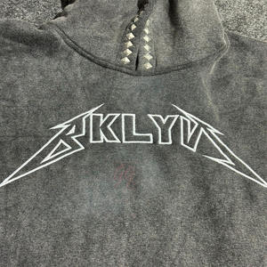 Sudadera con capucha de lavado ácido 400GSM para hombre con tachuelas bordadas desgastadas logotipo personalizado y sudaderas con capucha de lavado de piedra desteñido por el sol - Product Image 4