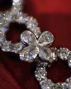 Collier de luxe Infinity Style en argent 925 avec diamant Moissanite VVS, design floral, taille ronde, serti à griffes, unisexe - Product Image 6
