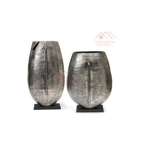 Juego de Jarrones Decorativos de Metal con Acabado Antiguo Plateado, Diseño en Aluminio - Product Image 1